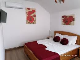 Ver todas as 57 avaliações de pensiunea. Red Double Room Bed And Breakfasts For Rent In Curtea De ArgeÈ JudeÈul ArgeÈ Romania
