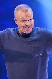 Nike and sacai's latest creation — the vaporwaffle — continues the labels' experimental approach to contemporary sneaker design with an esoteric blend of chitose abe's trademark aesthetic and nike's. Stefan Raab Starportrat News Bilder Gala De
