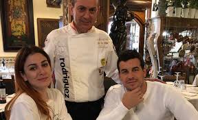 Mario casas y blanca suárez tienen claro que materia de amor no hay nada más romántico que compartir tatuajes. Otra Foto De Mario Casas Y Blanca Suarez Aviva Los Rumores Sobre Su Relacion Gente Y Famosos El Pais