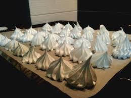 Mettere nel boccale del bimby lo zucchero e renderlo al velo utilizzando la funzione turbo per 10 secondi. Meringhe Cotte Al Forno