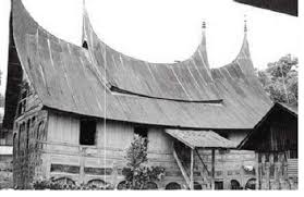 Rumah adat minang hitam putih. Rumah Adat Sumatera Barat Sejarah Filosofi Struktur Fungsi Nama Nama Rumah Adat Minangkabau Rumah Gadang Pustakapengetahuan Com