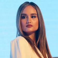 Cinta Laura soal Raditya Dika: Kok Anak Kecil Tunangan?