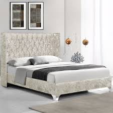 Les angles arrondis de la tête de lit mettent en valeur un style cosy et vous invitent à la détente. Lit Capitonne Grand Tete De Lit Focuse Beige 160x200 Achat Prix Fnac