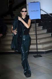Apr 01, 2021 · mugler/youtube this instantly iconic fashion moment comes curtesy of mugler designer casey cadwallader for the brand's spring 2021 collection, which was modeled by bella hadid , hunter schafer. Bella Hadid Leaving The Mugler Show In Paris 03 Gotceleb