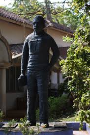 File:Albert einstein statue.JPG - Wikimedia Commons