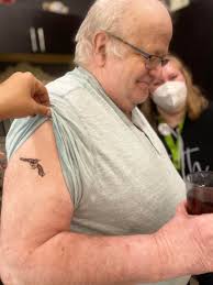 Frankfort senior living residents receive fake tattoos