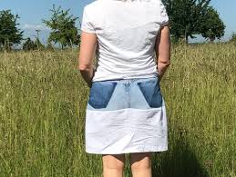 Zuerst, finde dieses ding und habe ein gutesbügeln sie es aus. Jeans Nein Rock Upcycle Deine Alte Jeans Zu Einem Tollen Jeansrock Bastelrado
