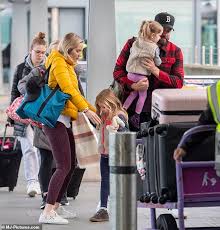 Born as emily olivia leah on 23 february 1983, in wandsworth, london, the actress is the second of her parents' four children, the three others being felicity, sebastian, and susannah. Emily Blunt And John Krasinski Jet Out Of London With Their Daughters Hazel And Violet Daily Mail Online
