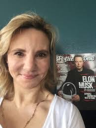 Amanda Robb's Instagram, Twitter & Facebook