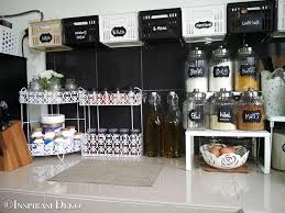 Jadikan area sekitar wastafel sekaligus sebagai tempat meniriskan peralatan dapur yang baru. Inspirasi Deko Susun Atur Ruang Dapur Tanpa Kabinet Facebook