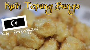 Kuih ini mengandungi pulut yang berinti udang, kemudian dipanggang untuk mendapatkan smoky flavour. Kuih Tepung Bunga Terengganu Youtube