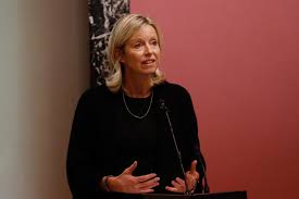 She is married to irene van den brekel and has two children. Minister Kajsa Ollongren Debuteert In De Tweede Kamer