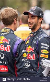 «um die fahrer einfach voneinander zu. Infiniti Red Bull Formel1 Fahrer Daniel Ricciardo Und Sebastian Vettel Gesehen Bei Einer Demo Veranstaltung In Austin Tx Stockfotografie Alamy