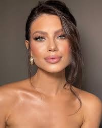 Danielle Valenti's Instagram, Twitter & Facebook