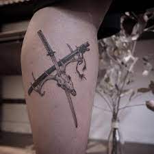 Skull Katana Tattoo Ny Tattooer Intat Tattoos Geometric Tattoo Tattoos And Piercings