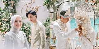 Download lagu mp3 di sepertiga malam rey mbayang gratis. Rey Mbayang Nyanyikan Sepertiga Malam Di Akad Nikah Lagu Khusus Diciptakan Untuk Dinda Hauw Kapanlagi Com