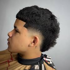 How much would you pay for this servce $??!!! •Follow @randy_blendz for  more content!! • • • #956 #losfresnostx #texasbarber #valleybarber  #brownsvillebarber #losfresnosbarber #barbershopconnect #gammaplus  #gammaplusna #lv3 #barber #barbersinctv ...