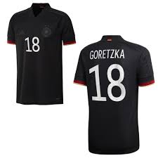 Wir haben für sich die wichtigsten und besten produkte in dieser kategorie aufgelistet und in eine entsprechende reihenfolge gebracht. Dfb Deutschland Trikot Away Herren Euro 2020 Goretzka 18 Sportiger De