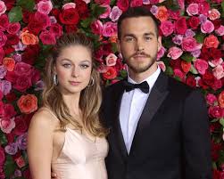 Pin By Santiago Cantillo On Slavne Pary Chris Wood Melissa Benoist Wedding Melissa Benoist