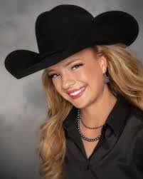 Kelly Warnick's Instagram, Twitter & Facebook