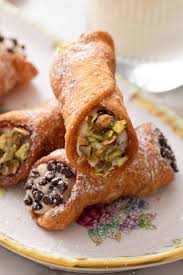 What Is A Cannoli And What Does It Taste Like?