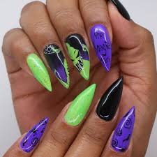 Decorated nails are still fashionable and every season new models come up to raze at all times. 42 Halloween Nail Art Ideas Cute Halloween Nail Designs Allure