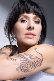 Kummaline Sally Diamond Archives