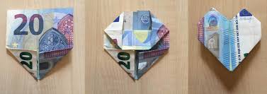 Eine origmai idee zum geldgeschenke basteln z.b. Tutorial Anleitung Geld Falten Herzen Diy Hochzeitsgeschenk Im Bilderrahmen Edemioo Kreativblog