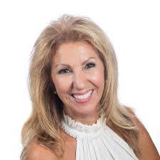 Shari Holder's Instagram, Twitter & Facebook