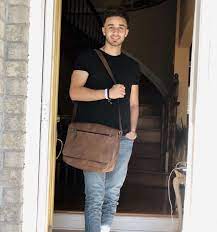 osama marwah اسامة مروة ossymarwah auf instagram صورة نادرة الي و انا رايح اطلب العلم منشنوا صحابكم الي روح قلبهم طلب messenger bag satchel youtubers