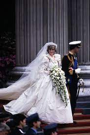 Designed to encircle the hem of the dress. Lady Diana Her Wedding Dress Will Be On Display To The Public This Summer At Kensington Palace Vogue Paris