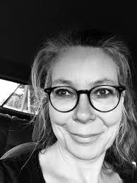 Über mich Mein Name ist Cornelia Nagel und ich wurde 1970 in Weil am Rhein  ( Baden Württemberg ) geboren. Nach meiner Mittleren Reife habe ich eine  kaufmännische Ausbildung abgeschlossen und arbeite