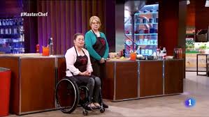 Uğur'un sosyal medyadaki paylaşımları nedeniyle diskalifiye edildiğini açıklayan ilıcalı kararı sosyal medya hesabından duyurdu. Masterchef Sonsoles Se Va Pero Volvera Pronto Acompanada De La Polemica Saray