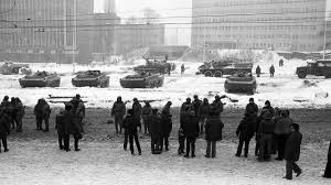 The government of the polish people's republic drastically restricted everyday life by introducing martial law and a military junta in an attempt to counter political opposition, in particular the solidarity movement. Rocznica Stanu Wojennego Stan Wojenny Osoby Ktore Dopuscily Sie Tej Zbrodni Nie Zostaly Ukarane Tvp Info