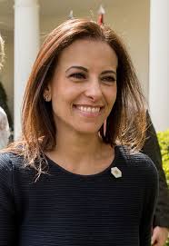 Dina Powell McCormick, ancienne conseillère de l'administration Trump qui a  été nommée nouvelle présidente et vice‑présidente de Meta, est une  Américano‑Égyptienne née dans une famille copte chrétienne avant d'immigrer  aux États‑Unis lorsqu'elle