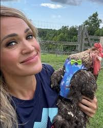 Just Carrie Underwood and her chicken. 🐔