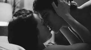 What Kind Of Kisser Are You Cute Couples Kissing Couple Kiss In Bed Kissing Couples