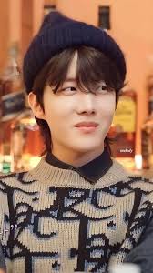 Greetings to all my lovely fans out they ❤️ Am very happy😊 for the  unceasing love 🌹✨ 💗 and support to me and my work because without you  fans I can't be