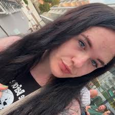 Hey ☺️ I am 20 and really want to get into life skating as a hobby however  I don't know where to start. I have a ring near me but they only