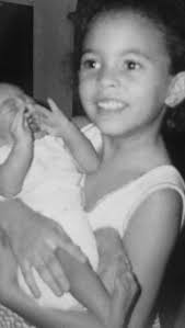 Yo siempre te recordaré como esa niña pequeña que quería dormir en mi  cuarto que me dañaba mis casitas de la Barbie 🙃, Pero que a la vez amo de  una forma inexplicable 👩🏻👶🏻 , Feliz cumpleaños 22