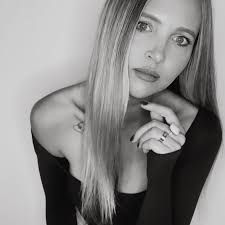 Erica Stone's Instagram, Twitter & Facebook