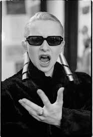 We can be heroes, just for one day“