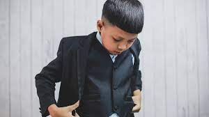 Model gaya rambut yang satu ini memanglah sangat familiar dikalangan anak muda sampai sekarang ini, yap betul sekali ! 5 Model Rambut Anak Cowok Stylish Sesuai Usia Berkeluarga