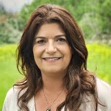 Lisa Zellers's Instagram, Twitter & Facebook