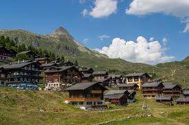 Die achse der umlenkscheibe in der talstation brach und mehrere kabinen schlugen infolge des erheblich vergrösserten seildurchhanges auf dem boden auf. Bettmeralp Wikipedia