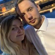 Stream Robyn Macklin music