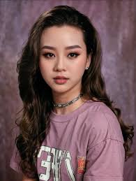 Á hậu Thư Đình khoe thành tích học tập đáng nể