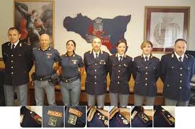 Le prime donne a vestire la divisa della polizia furono le triestine nel 1947. Polizia Di Stato Operativi Da Oggi Anche A Caltanissetta I Nuovi Distintivi Di Qualifica Radio Cl1