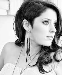 Lindsey Pavao 3 Wanna Try To Have Her Hairstyle At Some Point In My Life Half Shaved Hair Shaved Side Hairstyles Undercut Hairstyles