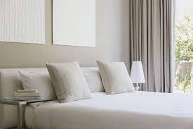 Using our bedroom feng shui rules & examples, you can rearrange your room in probably less than an hour & have it feeling better than it ever has. Feng Shui Decor Tips For A West Facing Bedroom